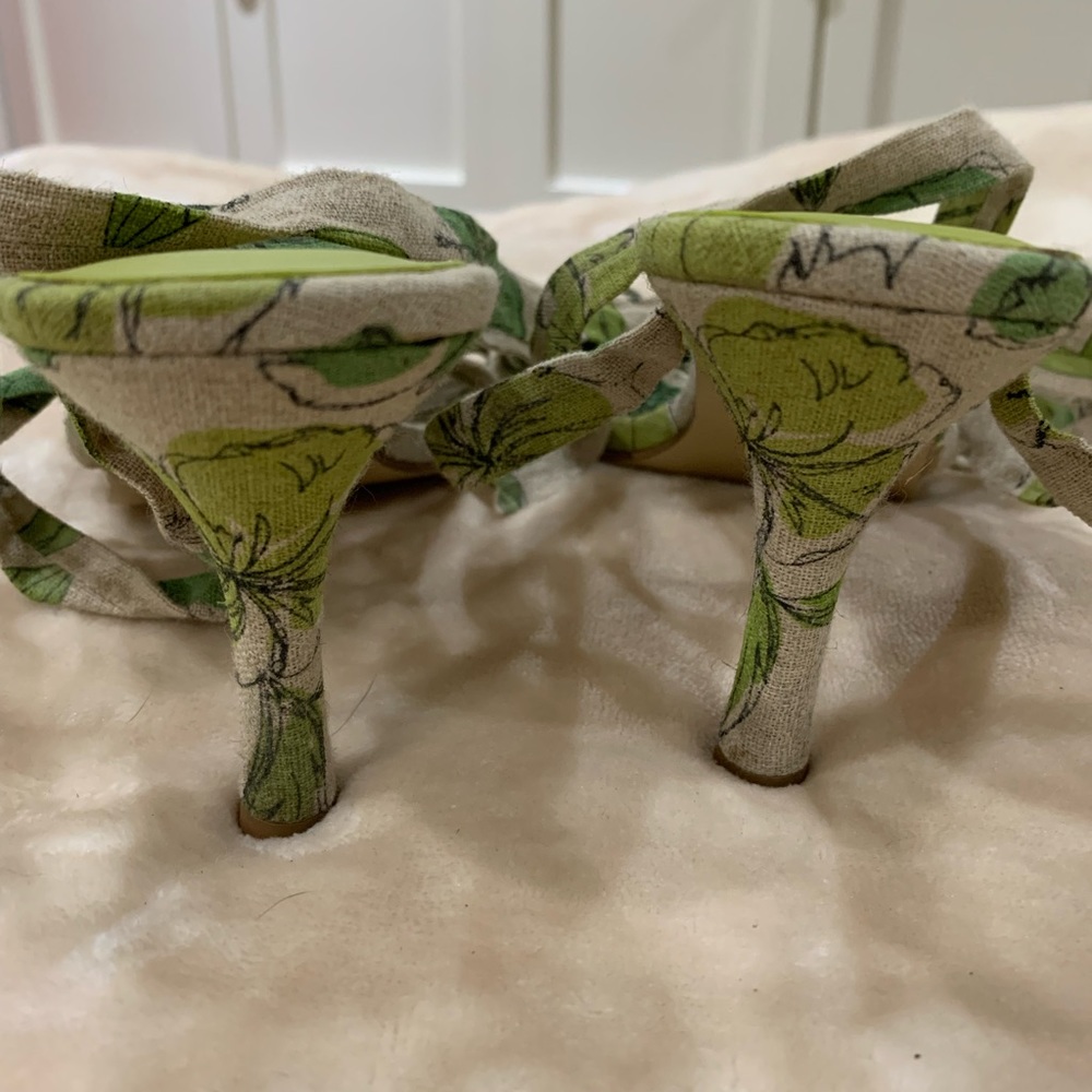 Candy apple ๐ green tie-around-ankle sexy heels, excellent condition - Picture 6 of 10